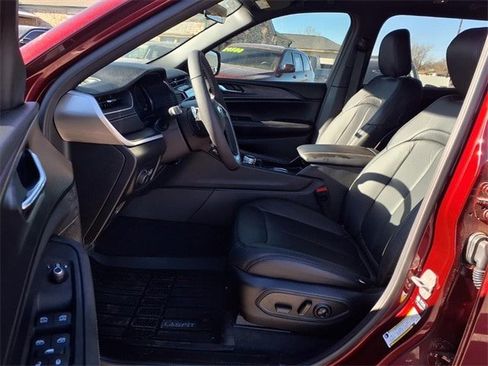 Certified 2025 Jeep Grand Cherokee L Laredo image 12