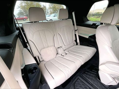 Used 2025 BMW X7 M60i image 29