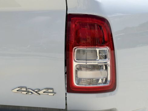 Used 2022 RAM 2500 Tradesman w/ Chrome Appearance Group AWD/4WD image 12