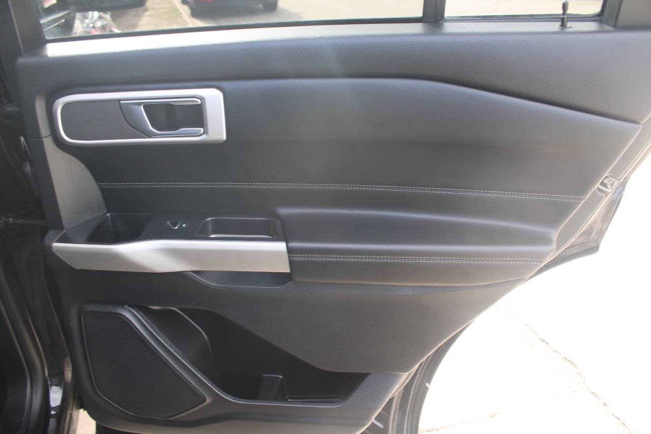 Used 2022 Ford Explorer XLT AWD/4WD image 9
