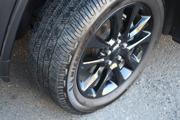 Used 2019 Jeep Grand Cherokee Altitude AWD/4WD image 11