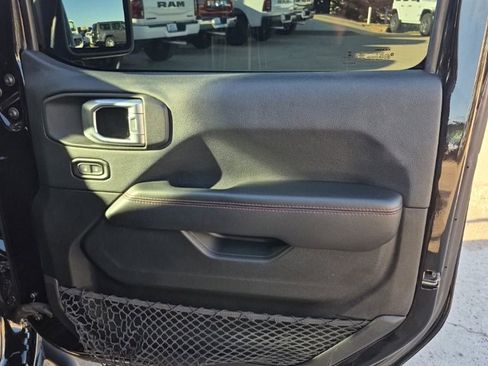 Used 2018 Jeep Wrangler Unlimited Rubicon image 13