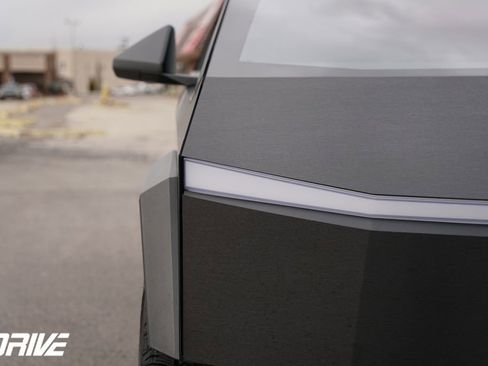 Used 2024 Tesla Cybertruck AWD Crew Cab image 4