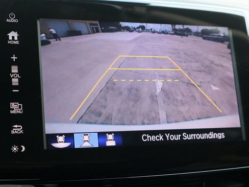 Used 2018 Honda Pilot Touring image 16