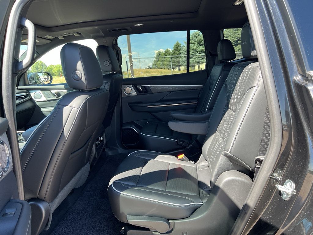Used 2026 Buick Enclave Avenir w/ Super Cruise Package AWD/4WD image 16