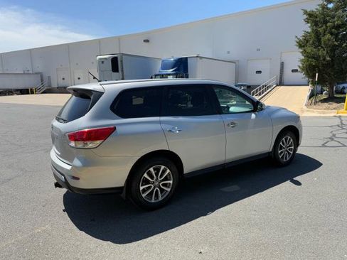 Used 2014 Nissan Pathfinder S image 4
