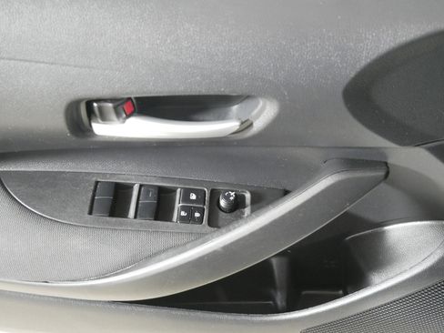 Used 2021 Toyota Corolla LE image 19