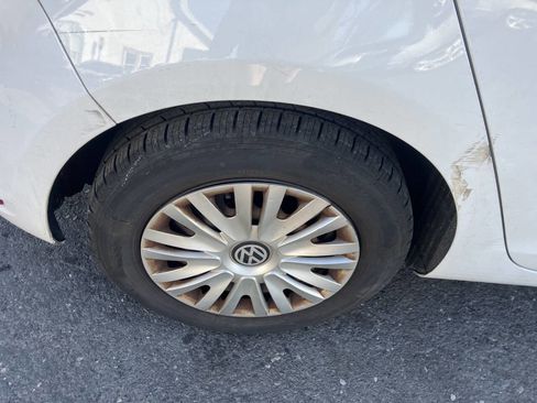 Used 2010 Volkswagen Golf 4-Door image 15