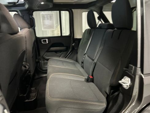 Used 2025 Jeep Wrangler Unlimited Sahara image 23