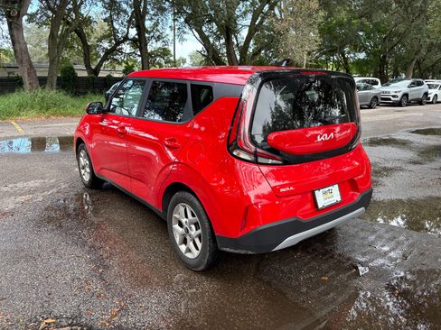 Used 2025 Kia Soul LX w/ LX Technology Package FWD image 17