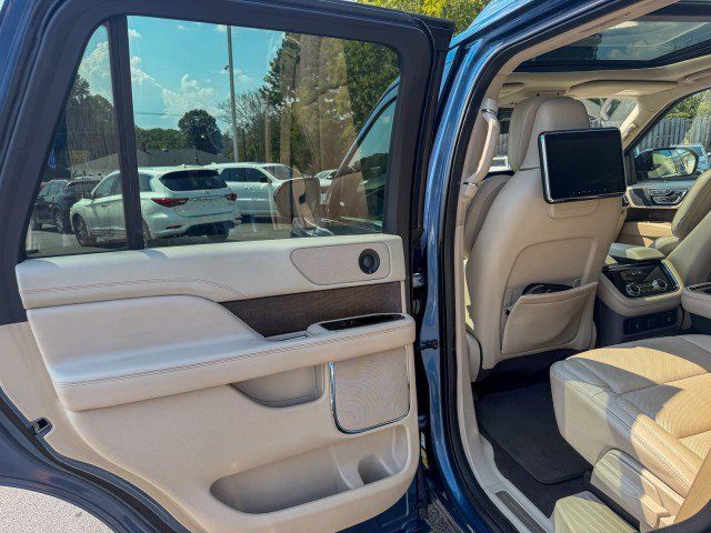 Used 2019 Lincoln Navigator Reserve AWD/4WD image 23