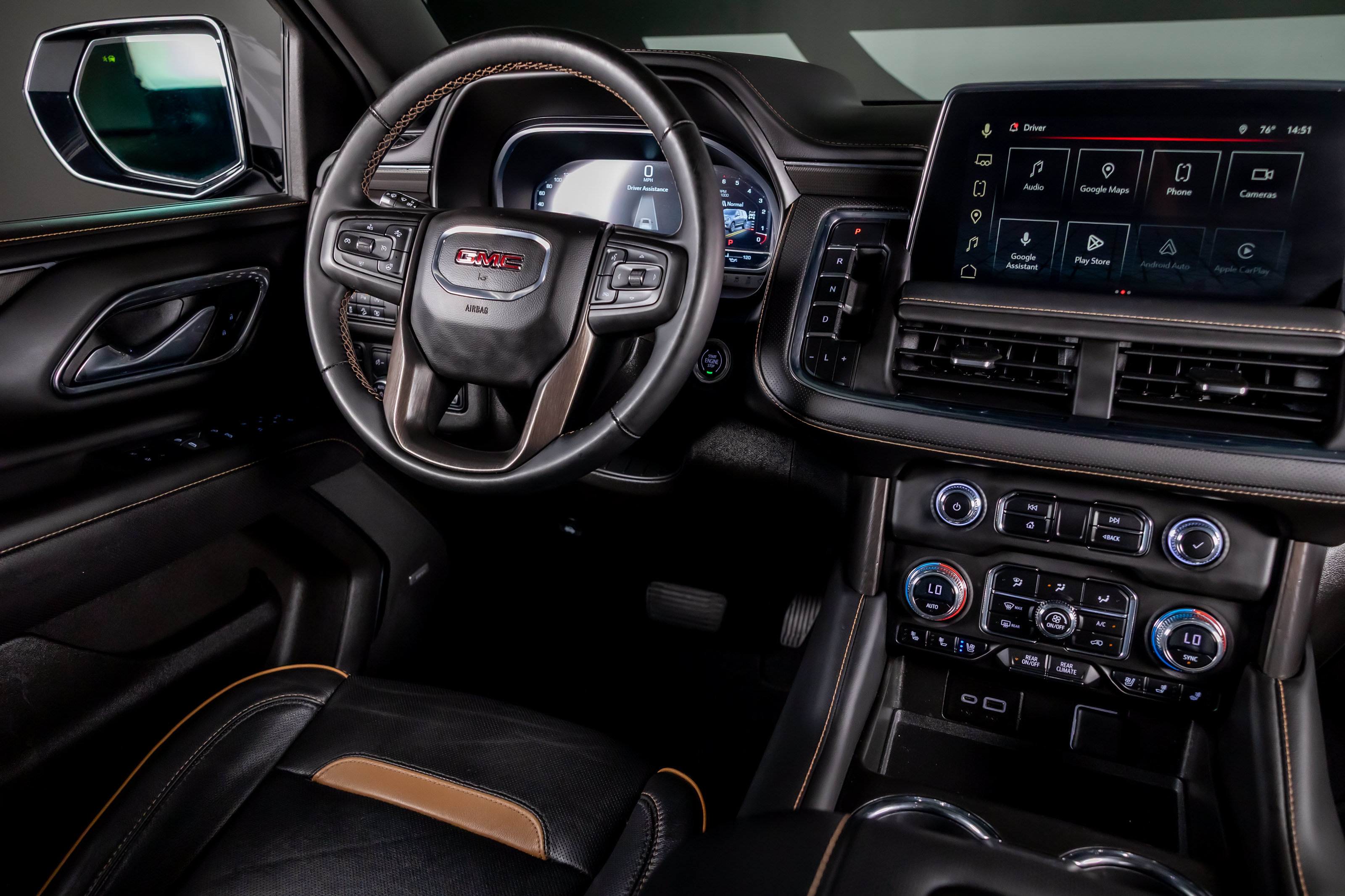 Used 2023 GMC Yukon XL AT4 w/ AT4 Premium Plus Package AWD/4WD image 7