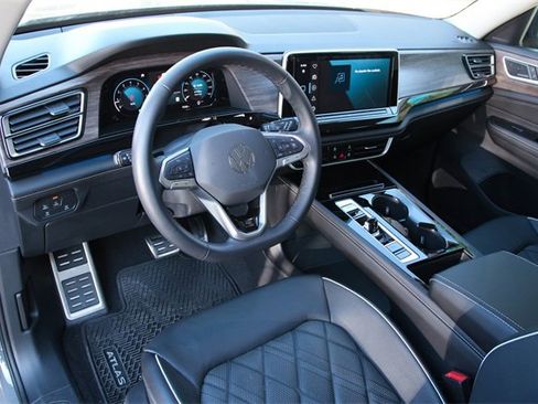 Certified 2025 Volkswagen Atlas SEL Premium R-Line image 10