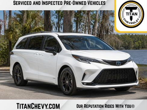 Used 2024 Toyota Sienna XSE FWD image 1
