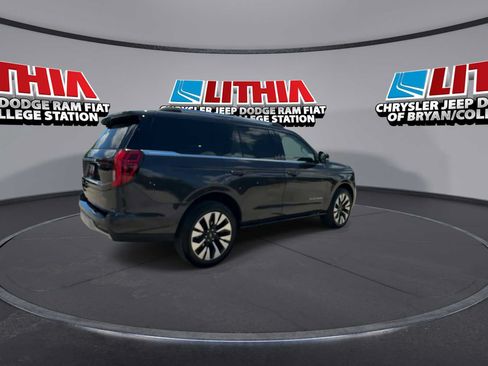 Used 2025 Ford Expedition Platinum w/ Driver's Package AWD/4WD image 8