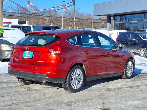 Used 2018 Ford Focus Titanium image 2