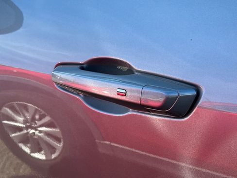 Used 2026 Chevrolet Traverse LT w/ Midnight/Sport Edition image 7