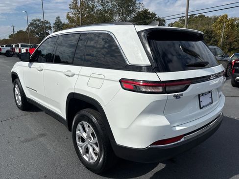 Used 2022 Jeep Grand Cherokee Limited image 3