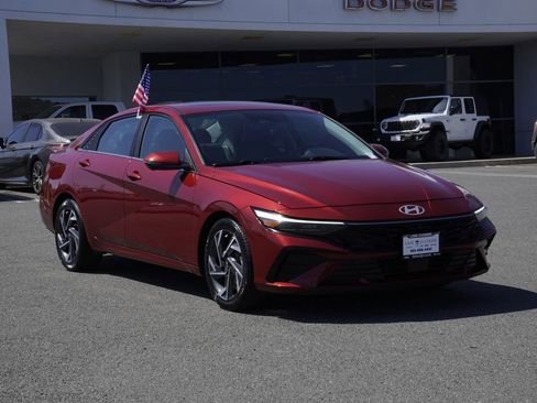 Used 2024 Hyundai Elantra Limited FWD image 2