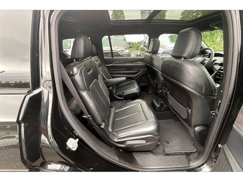 Used 2024 Jeep Grand Cherokee L Limited w/ Luxury Tech Group II AWD/4WD image 28