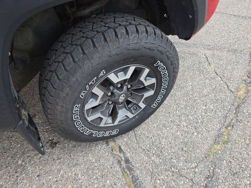 Used 2017 Toyota Tacoma SR5 AWD/4WD image 10