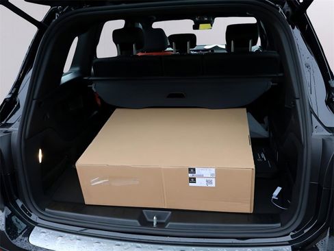 New 2026 Mercedes-Benz GLB 35 AMG 4MATIC image 18