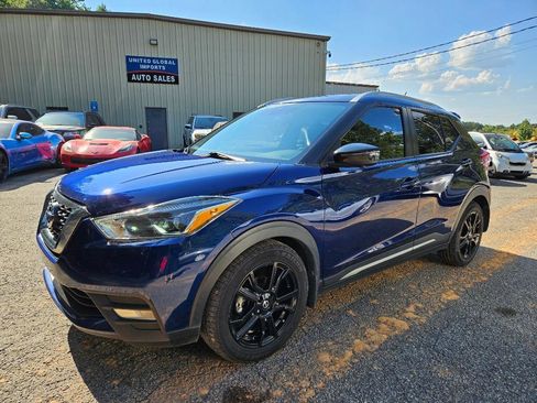 Used 2020 Nissan Kicks SR w/ SR Premium Package image 3
