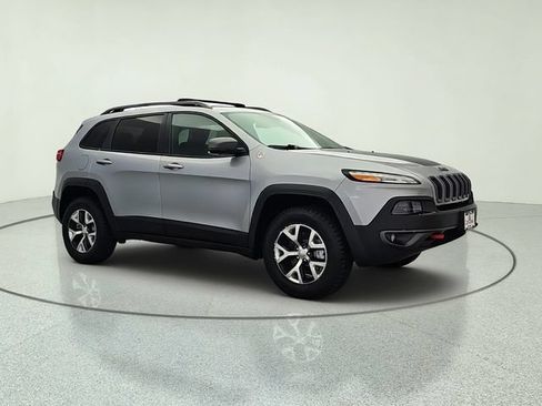 Used 2016 Jeep Cherokee Trailhawk w/ Comfort/Convenience Group AWD/4WD image 8