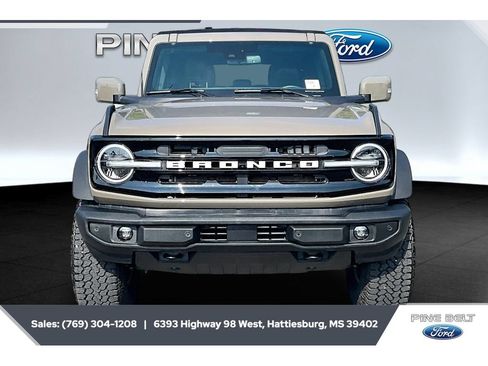 Used 2025 Ford Bronco Outer Banks w/ Sasquatch Package AWD/4WD image 3