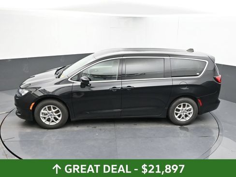 Used 2023 Chrysler Voyager LX FWD image 43