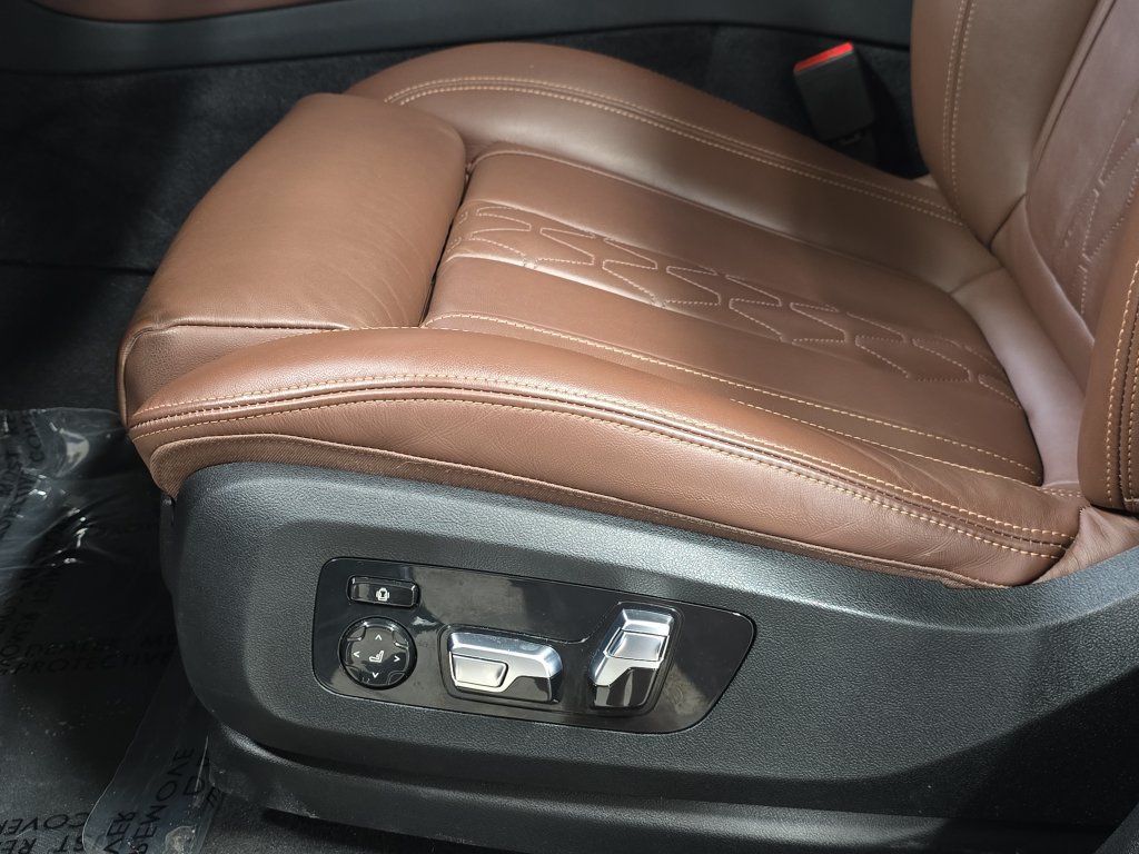 Used 2024 BMW X6 xDrive40i w/ Executive Package AWD/4WD image 28