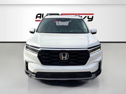 Used 2023 Honda Pilot Touring image 2