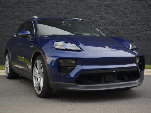 Used 2024 Porsche Macan 4 Electric AWD/4WD image 9