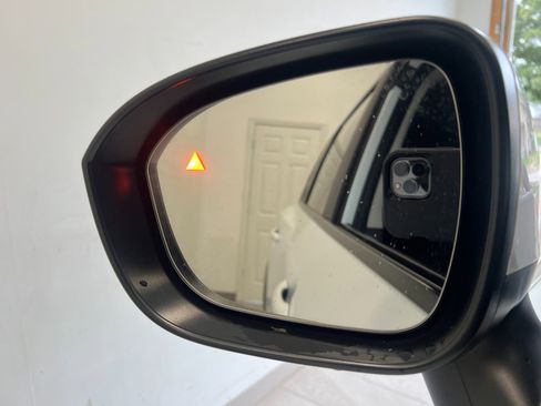 Used 2024 Nissan Rogue SV image 47