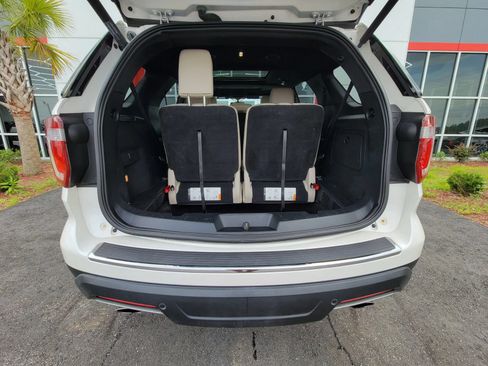 Used 2018 Ford Explorer XLT w/ Equipment Group 202A AWD/4WD image 20