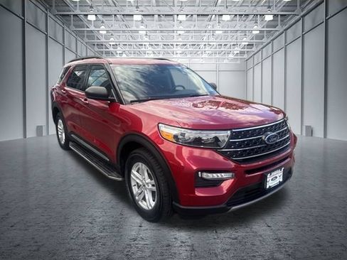 Certified 2022 Ford Explorer XLT w/ Equipment Group 202A AWD/4WD image 5