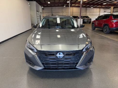 Used 2025 Nissan Altima 2.5 SV FWD image 8