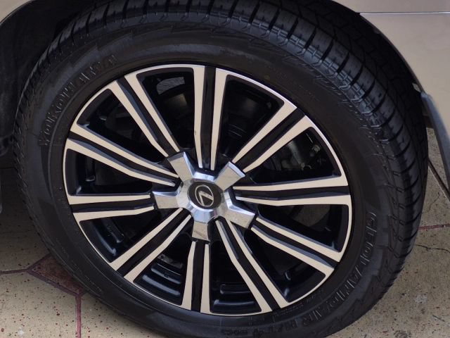 Used 2020 Lexus LX 570 4WD w/ Luxury Package image 31