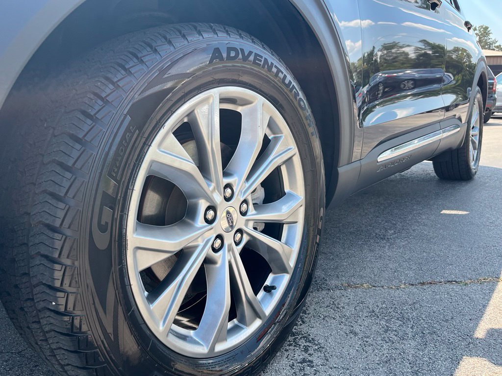 Used 2020 Ford Explorer XLT w/ Equipment Group 202A RWD image 15