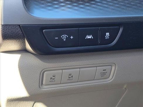 Used 2024 Kia Carnival LX image 4