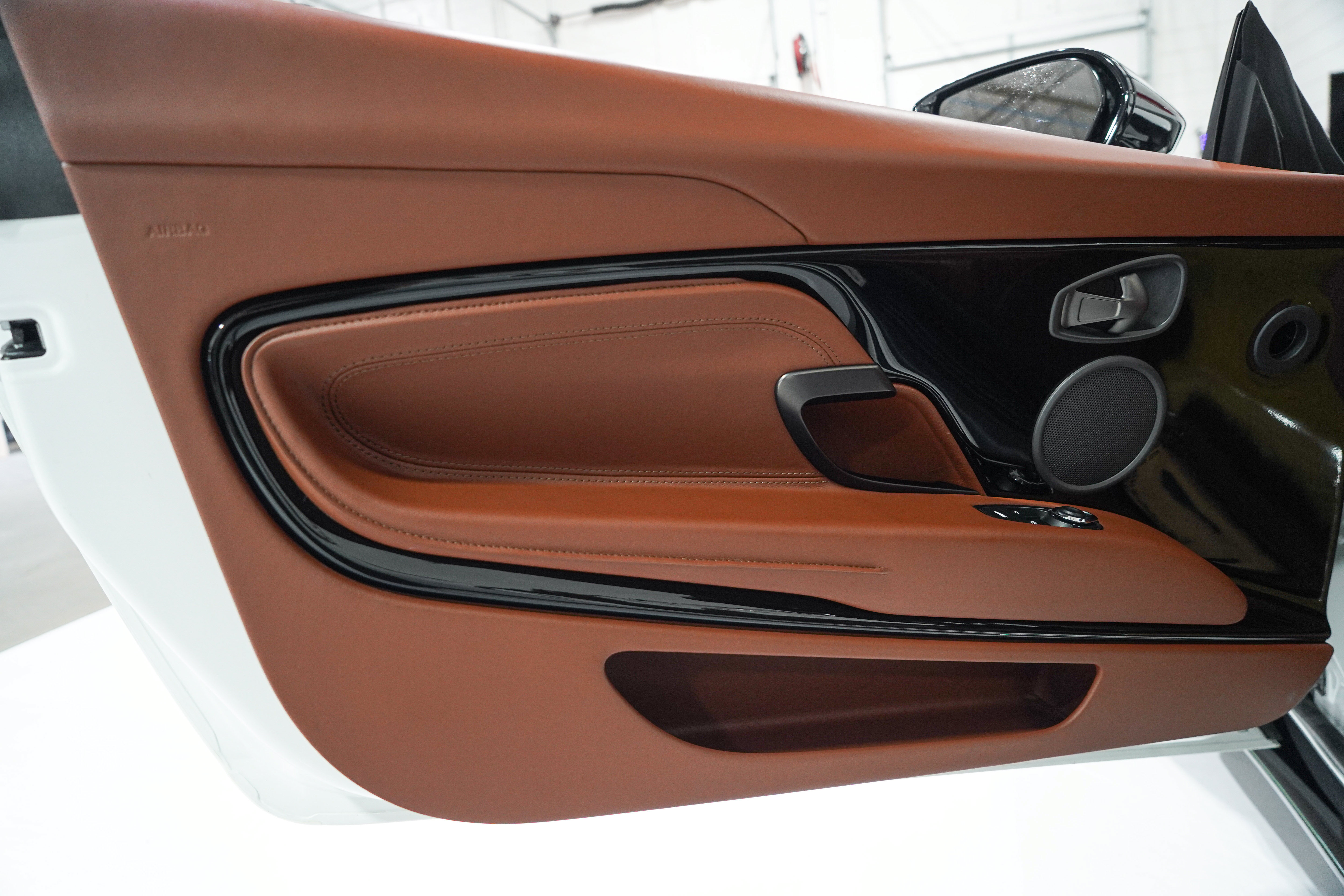 Used 2020 Aston Martin DB11 Volante RWD image 21