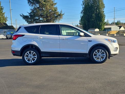 Used 2019 Ford Escape SE image 5