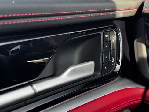 Used 2024 Porsche Panamera image 23