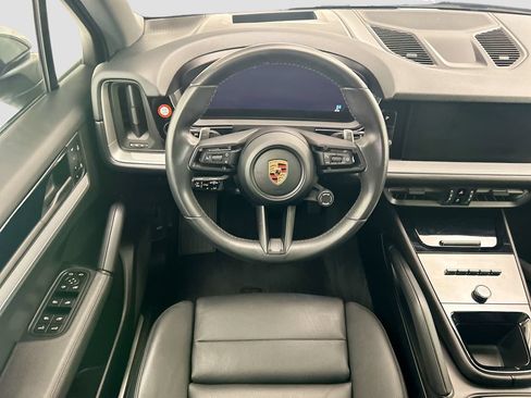 Used 2024 Porsche Cayenne AWD/4WD image 10