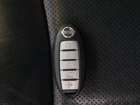 Used 2017 Nissan Pathfinder Platinum FWD image 32