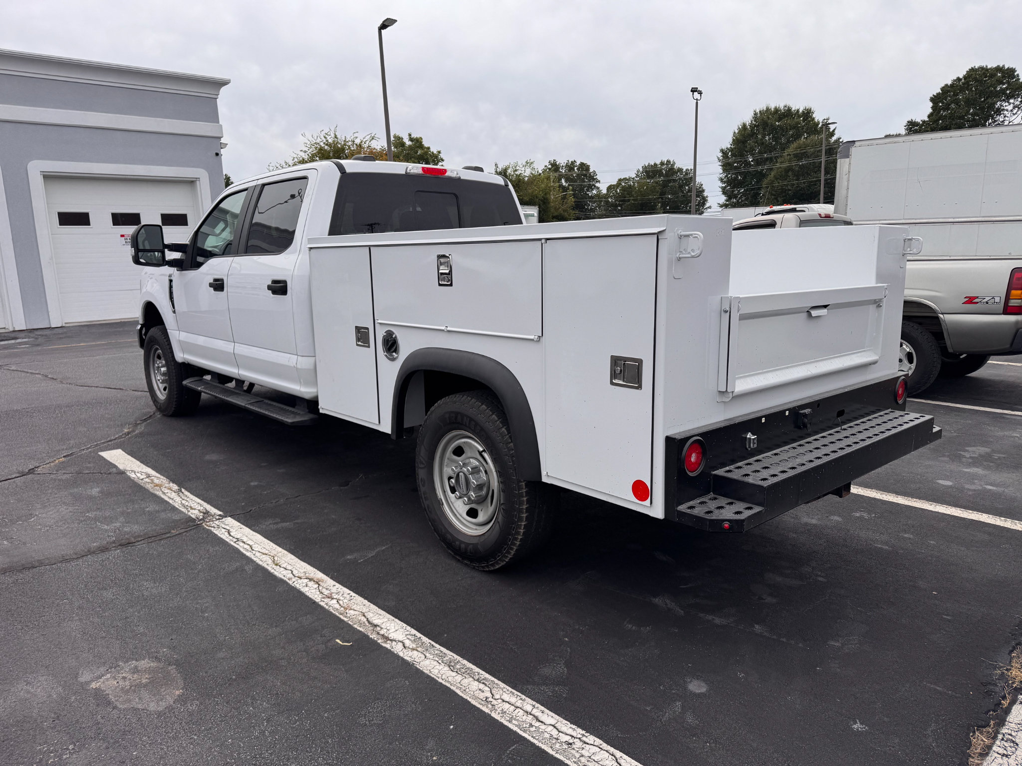 Used 2022 Ford F350 XL w/ Power Equipment Group AWD/4WD image 2