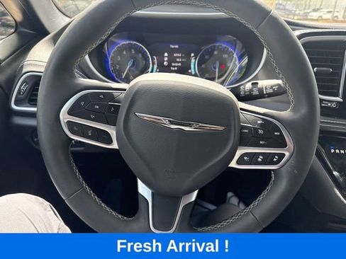 Used 2025 Chrysler Pacifica Select FWD image 7