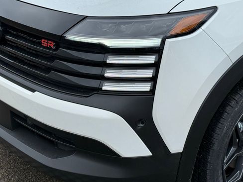 New 2026 Nissan Kicks SR image 9