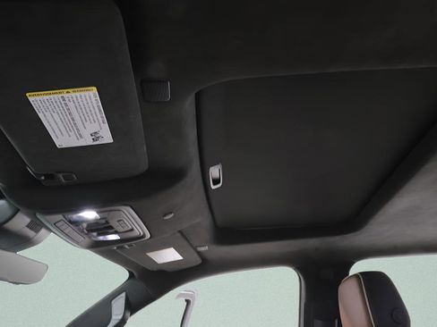 Used 2024 GMC Sierra 2500 Denali Ultimate image 9