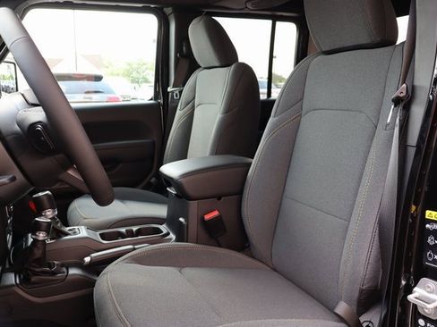 New 2025 Jeep Gladiator Sport image 11